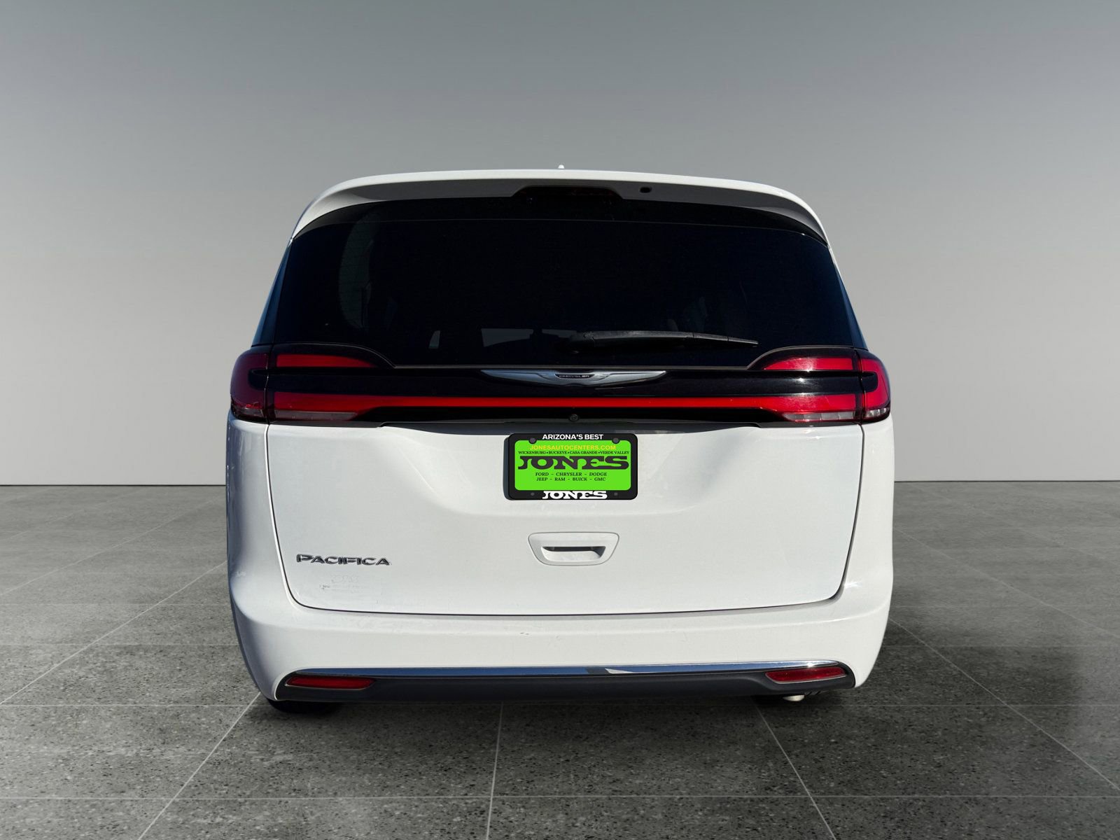 Used 2022 Chrysler Pacifica Touring-L image 5