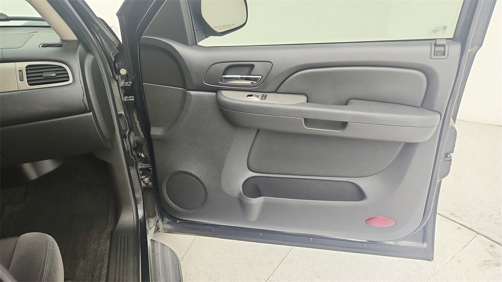 Used 2009 Chevrolet Suburban LS image 31