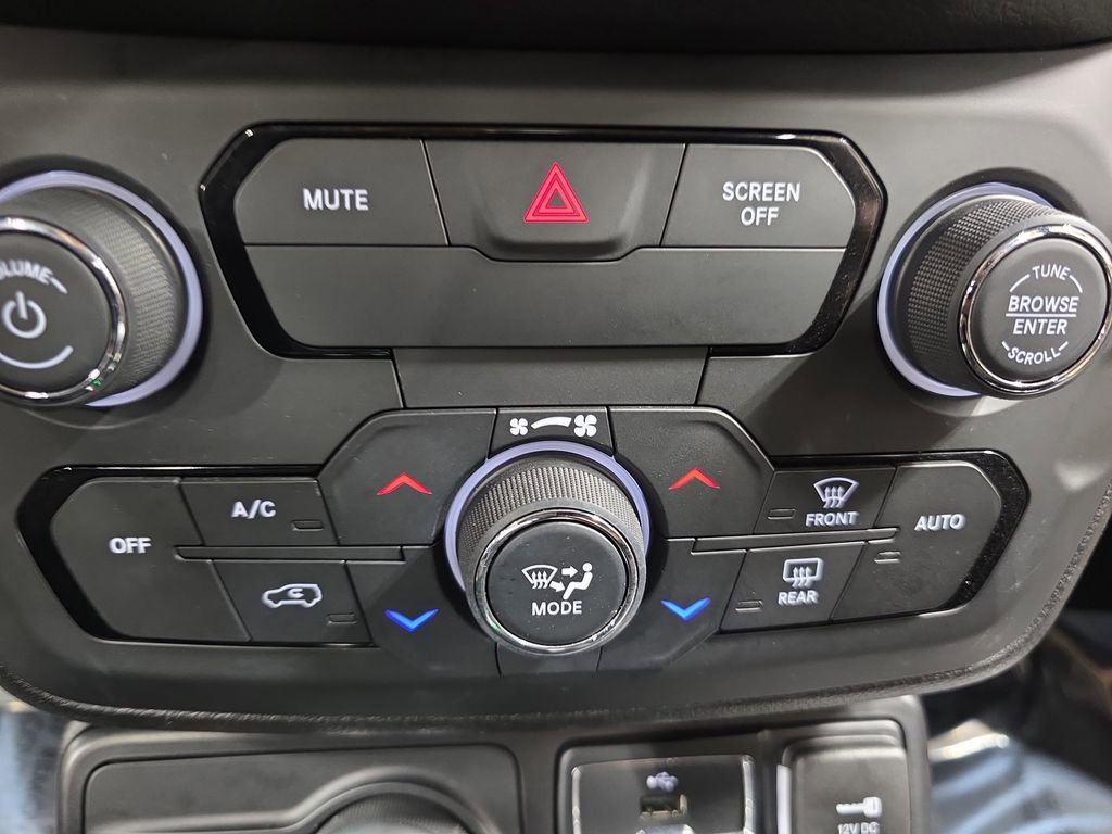 Used 2018 Jeep Renegade Altitude image 20