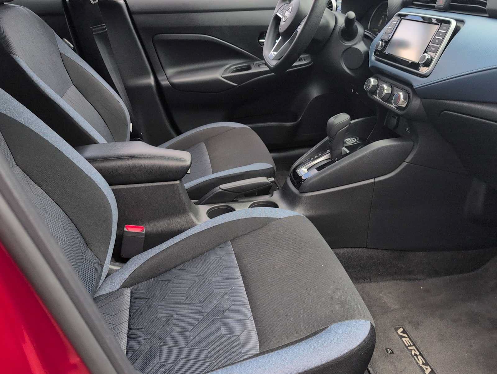 Used 2025 Nissan Versa SV FWD image 19