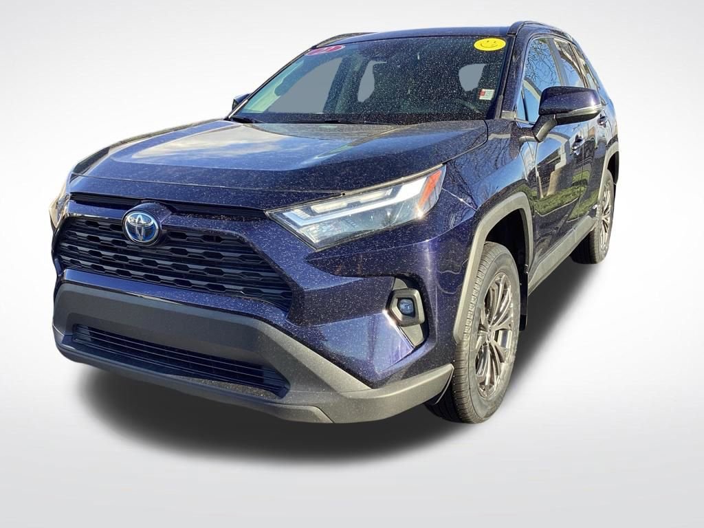 Used 2022 Toyota RAV4 XLE Premium AWD/4WD image 6