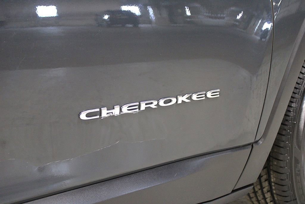 Certified 2018 Jeep Cherokee Latitude Plus w/ Cold Weather Group AWD/4WD image 37
