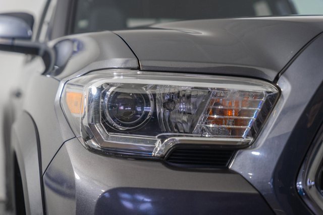 Used 2019 Toyota Tacoma TRD Off-Road image 14