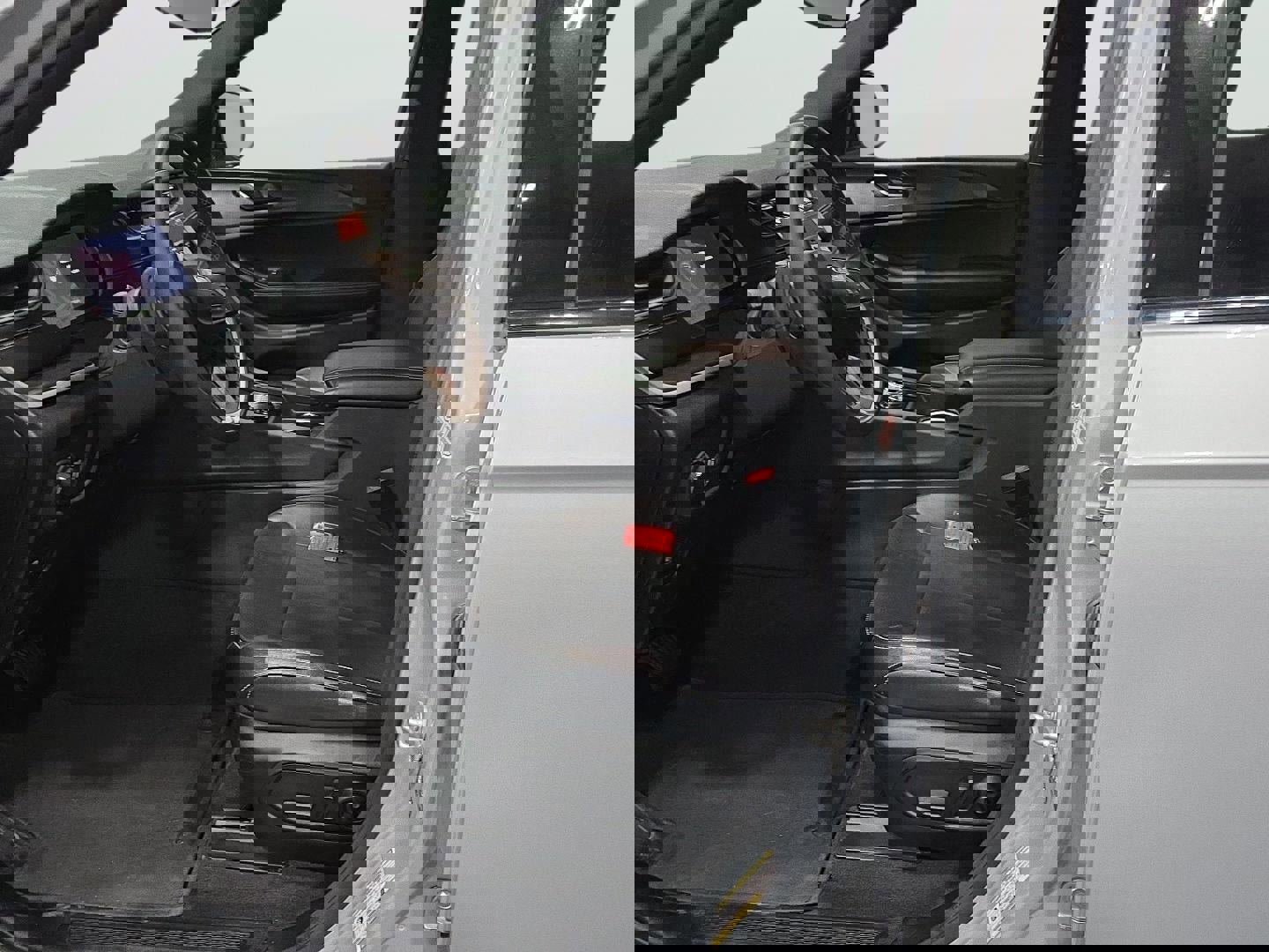 Used 2024 Jeep Grand Cherokee Altitude image 8