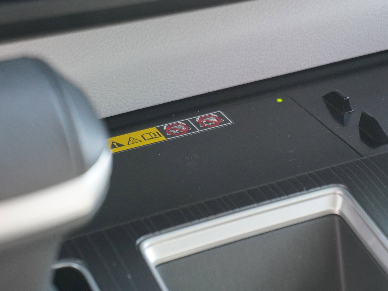 Used 2025 Toyota Sienna XLE image 24