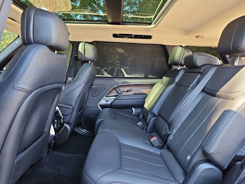 Used 2023 Land Rover Range Rover Long Wheelbase SE image 31