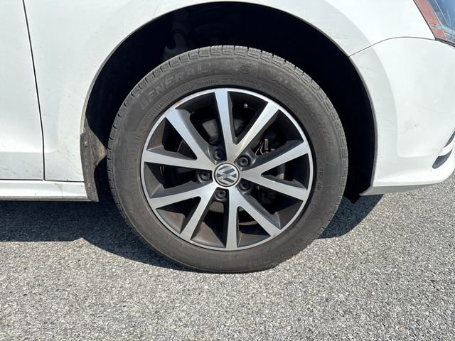 Used 2017 Volkswagen Jetta SE image 11