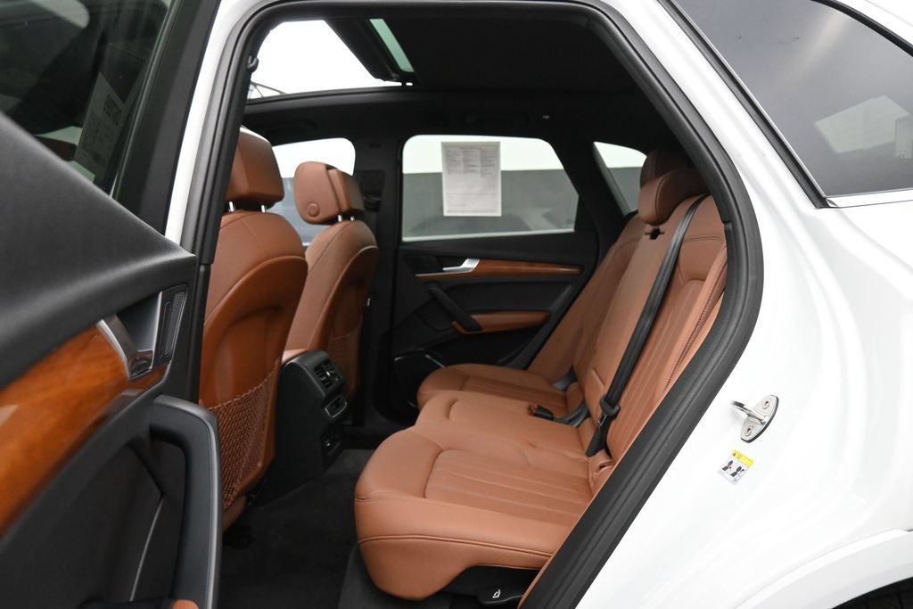 Used 2023 Audi Q5 2.0T Premium w/ Convenience Package AWD/4WD image 18