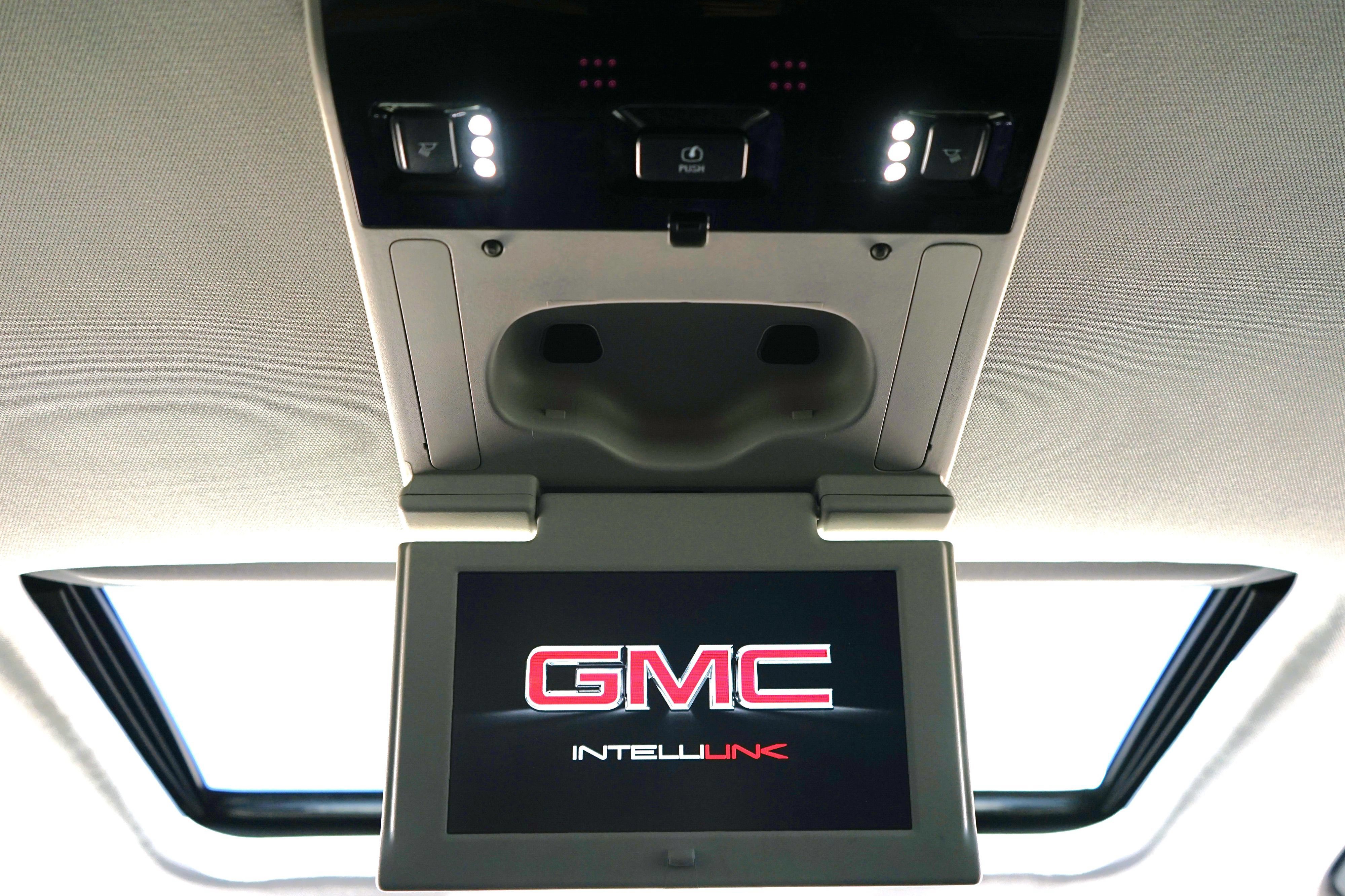 Used 2019 GMC Yukon SLT w/ Open Road Package AWD/4WD image 35
