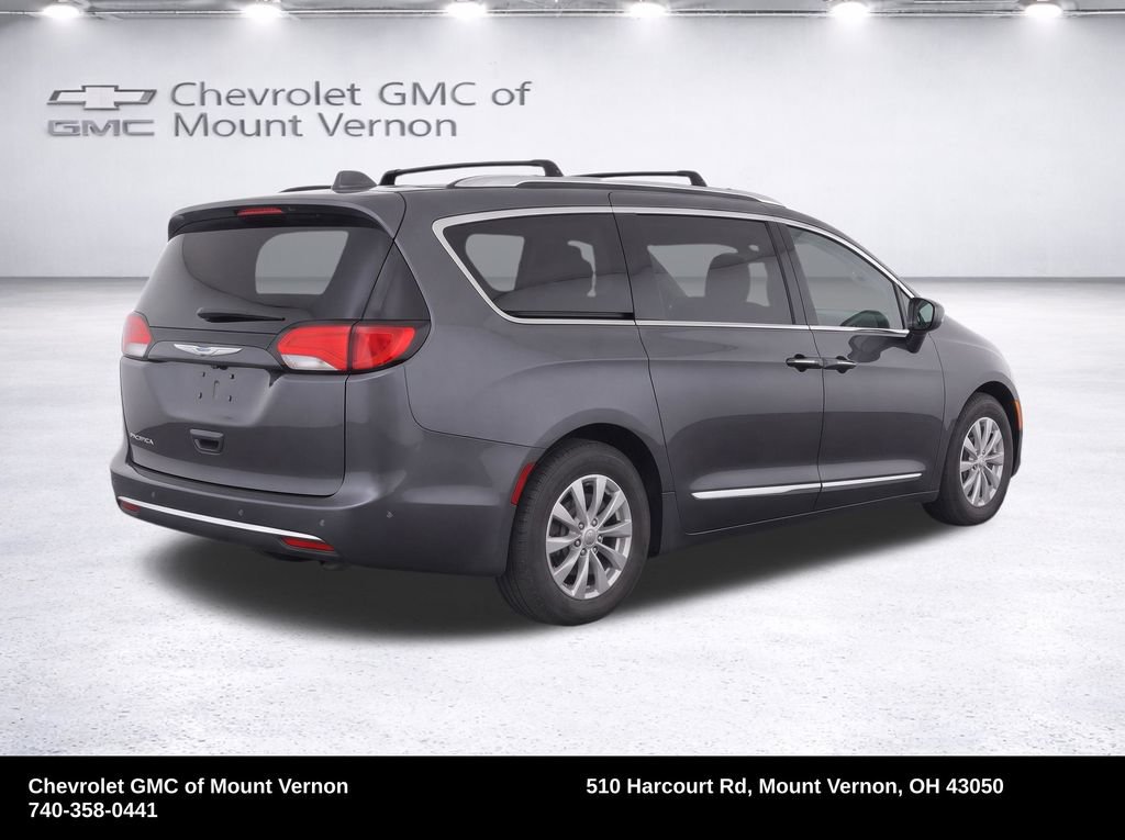 Used 2018 Chrysler Pacifica Touring-L Plus FWD image 4