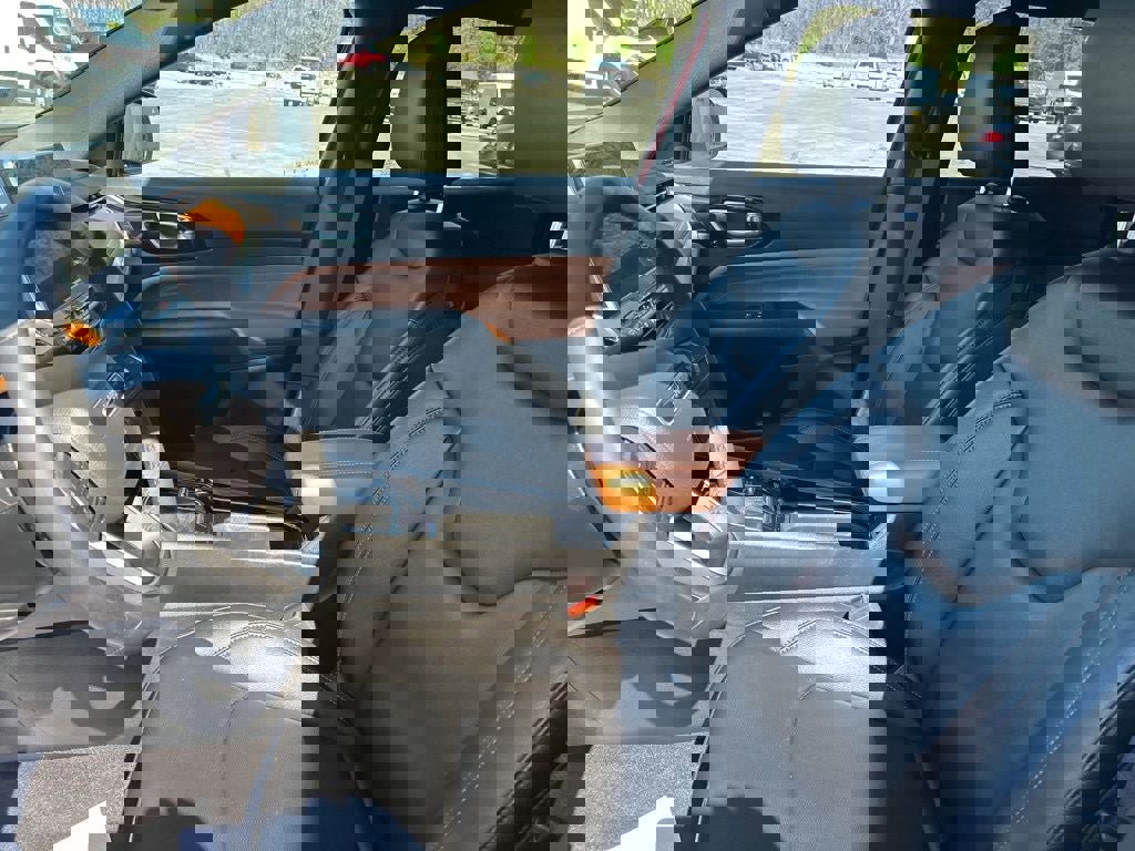 Used 2024 Jeep Compass Limited image 11