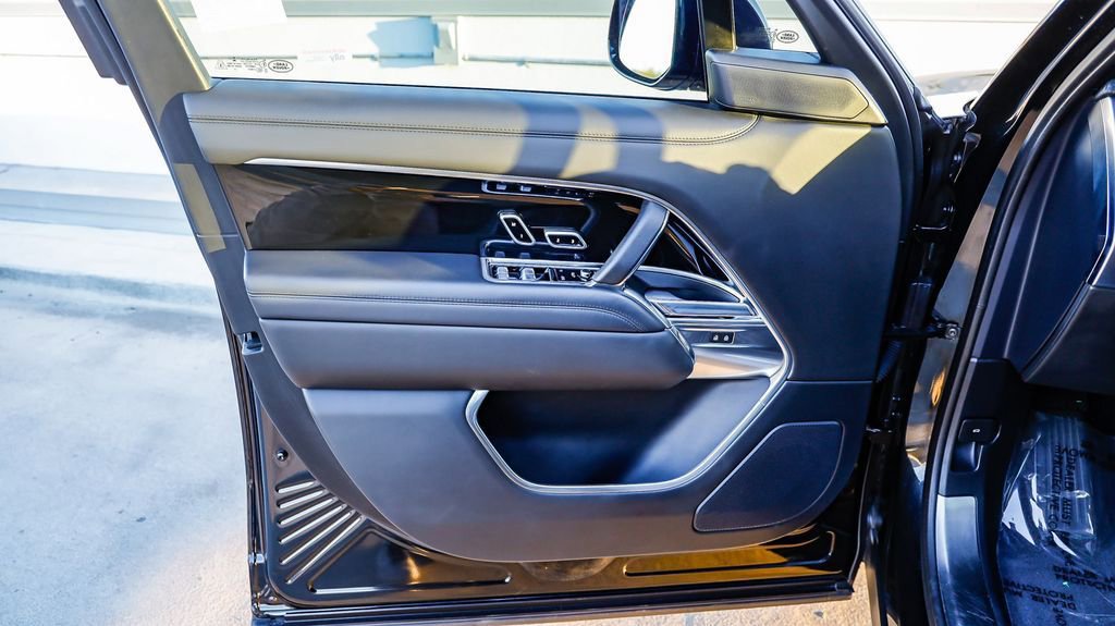 Used 2023 Land Rover Range Rover SE image 25