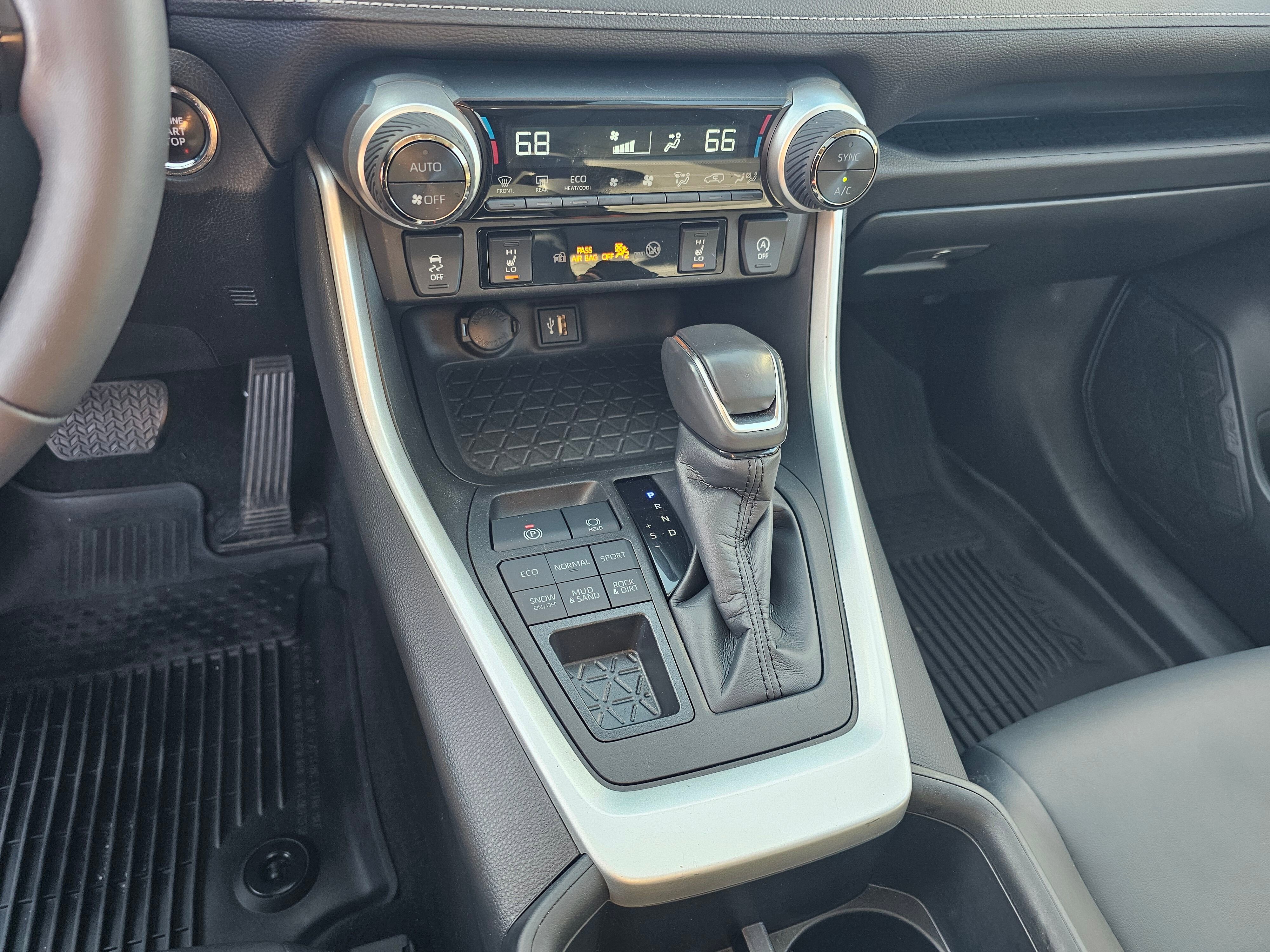 Used 2023 Toyota RAV4 XLE Premium image 23