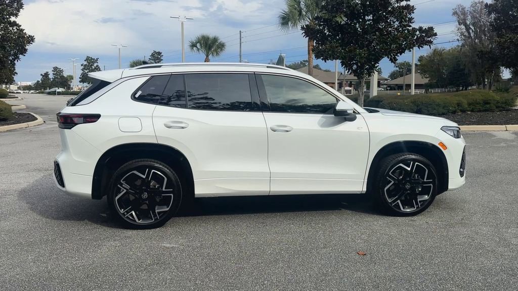 New 2026 Volkswagen Tiguan SEL R-Line image 9