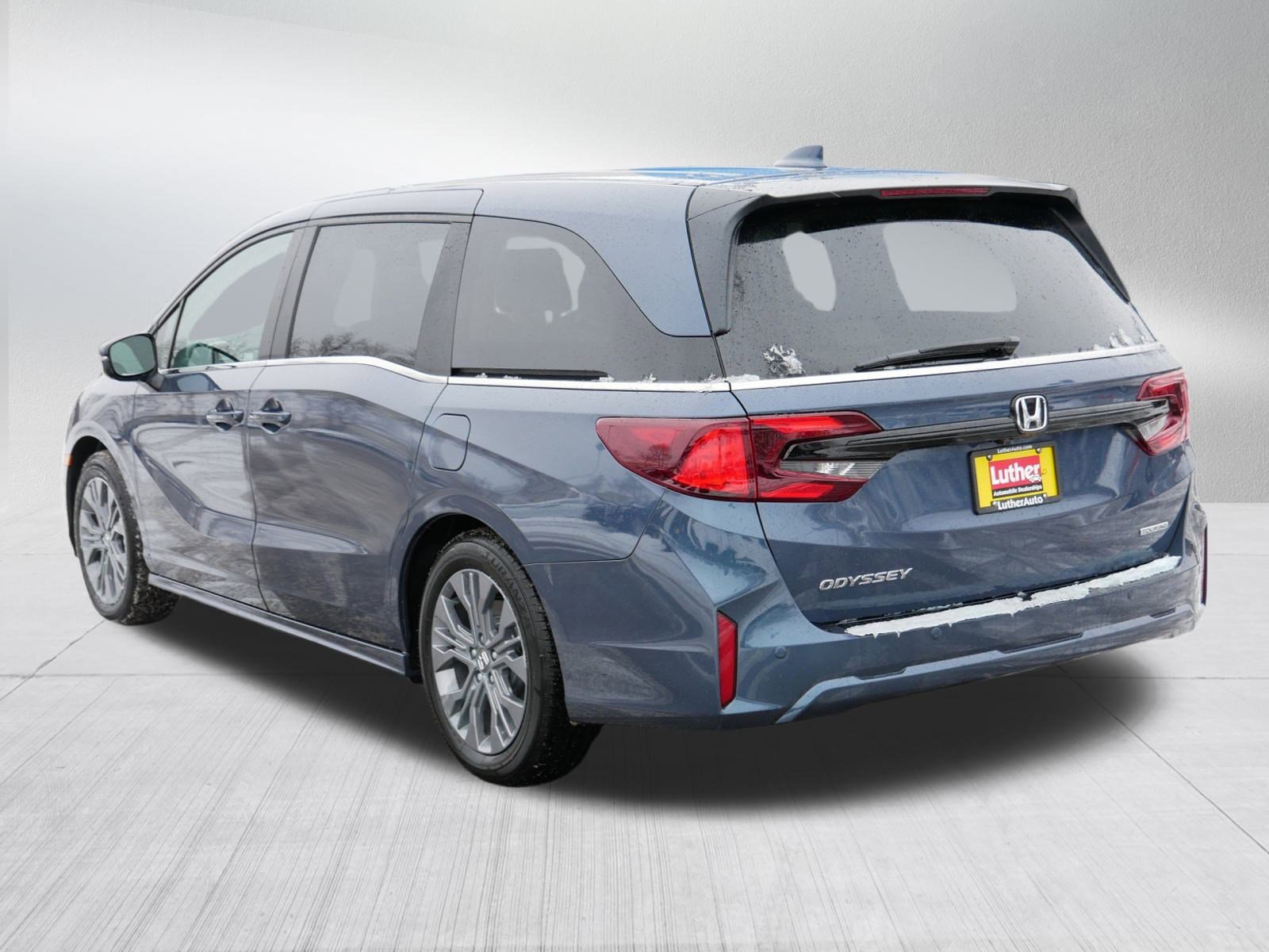 Certified 2026 Honda Odyssey Touring image 5