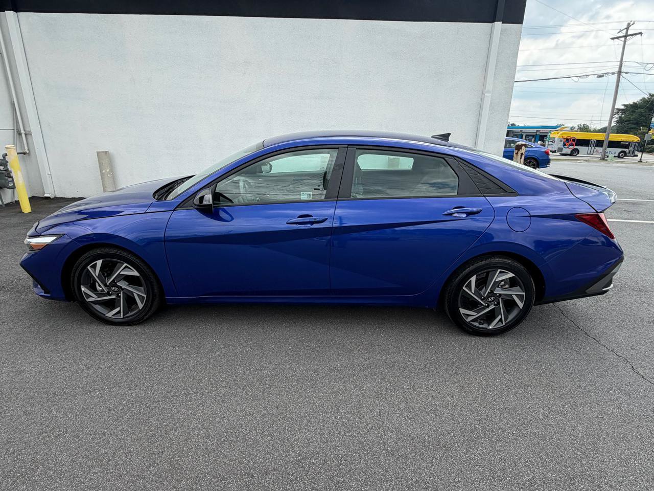 Used 2025 Hyundai Elantra Sport FWD image 8