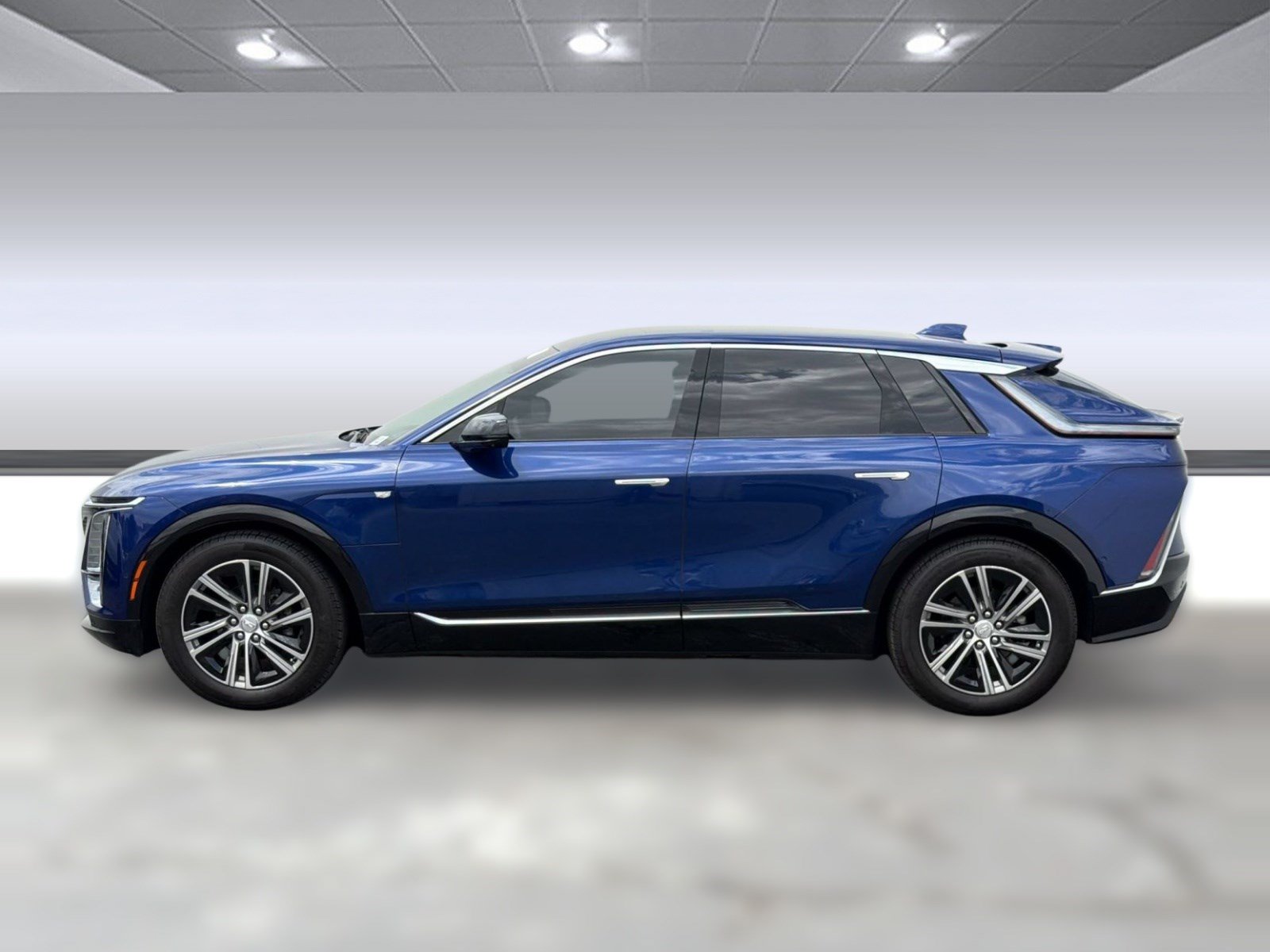 Certified 2024 Cadillac Lyriq Luxury AWD/4WD image 2