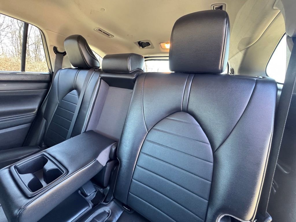 Used 2023 Toyota Highlander XLE AWD/4WD image 25