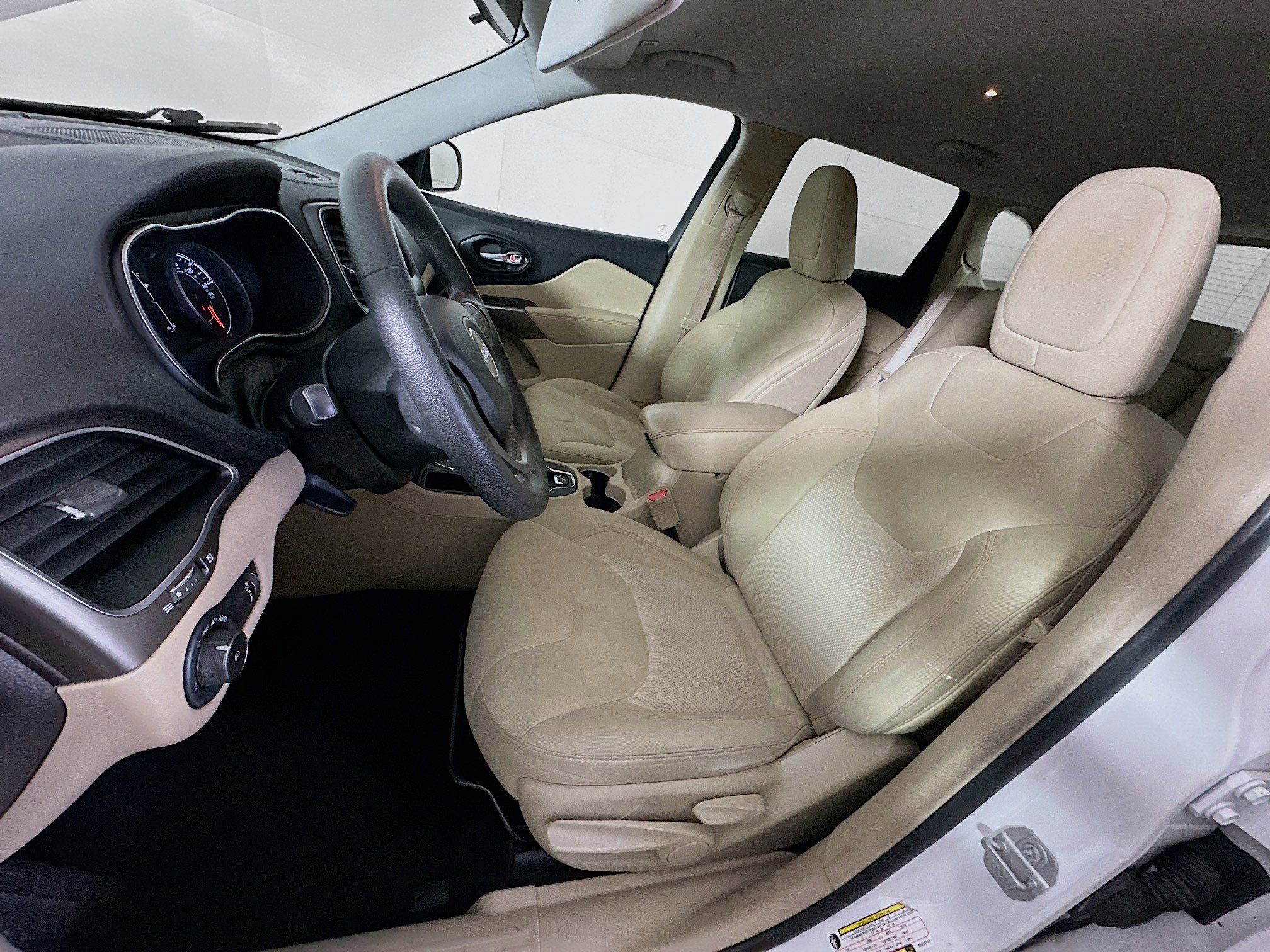 Used 2019 Jeep Cherokee Latitude w/ Popular Appearance Group image 13