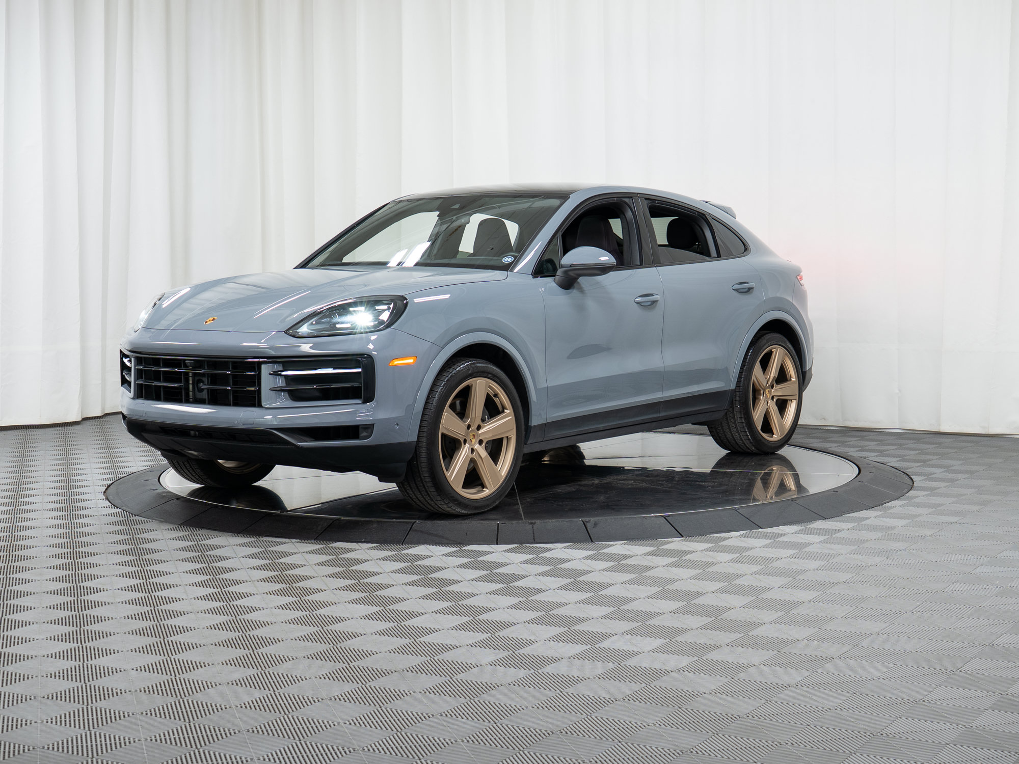 Certified 2024 Porsche Cayenne Coupe AWD/4WD image 31