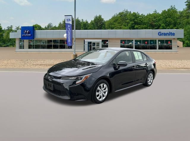 Used 2020 Toyota Corolla LE FWD image 3