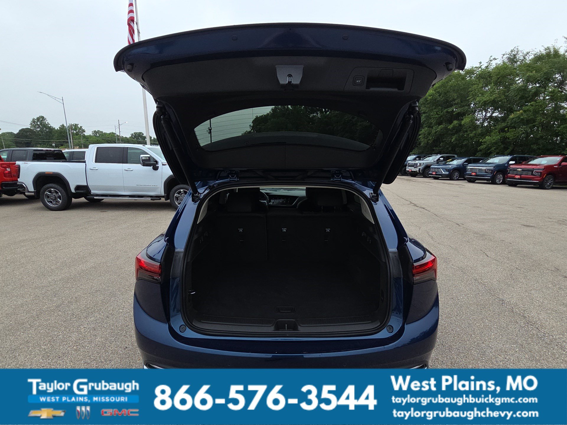 Used 2023 Buick Envision Essence FWD image 31