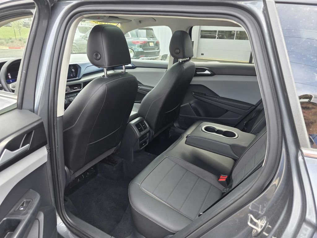 Used 2022 Volkswagen Taos SE w/ Panoramic Sunroof Package image 24