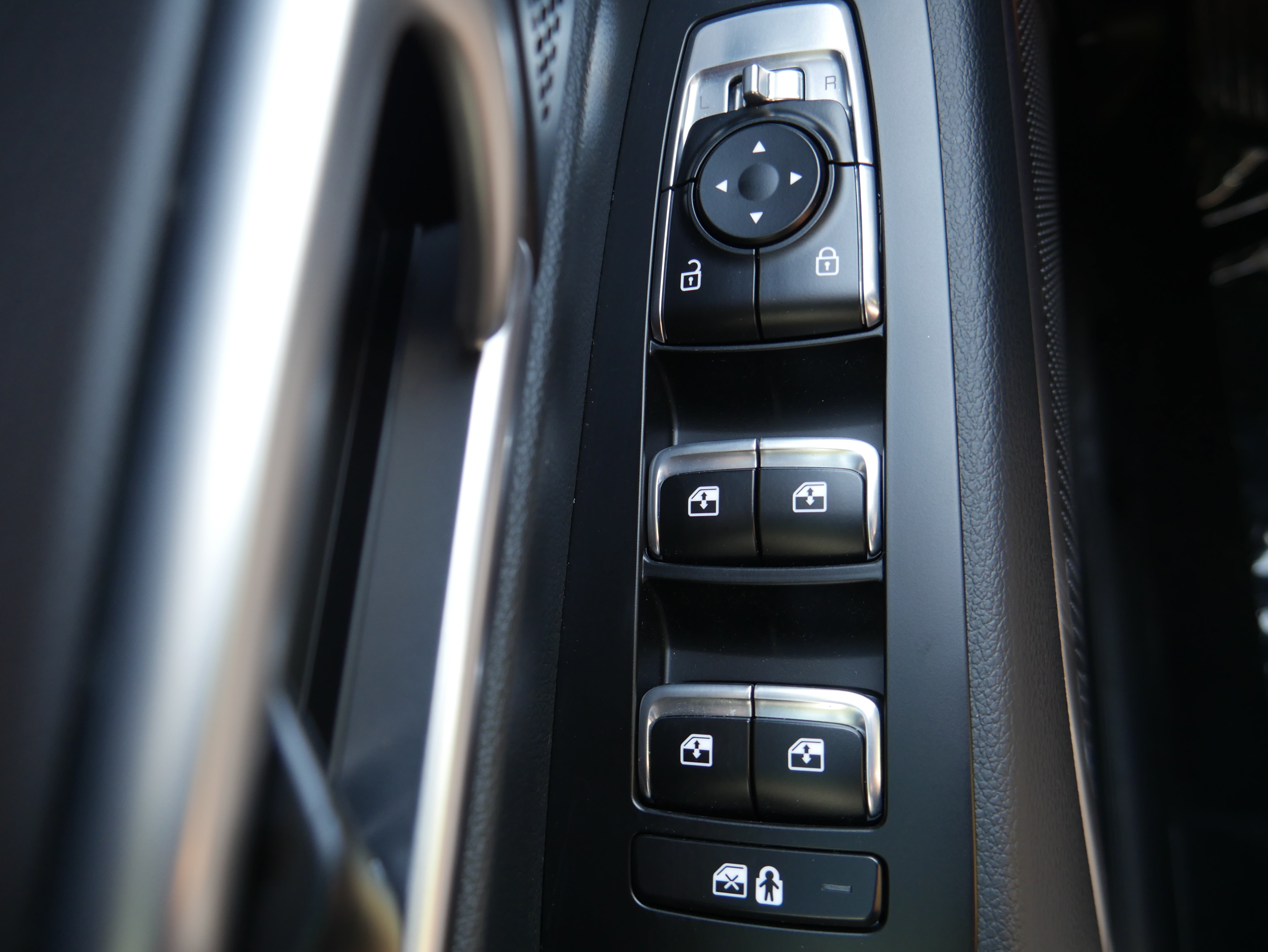 Certified 2025 Kia Telluride LX FWD image 31