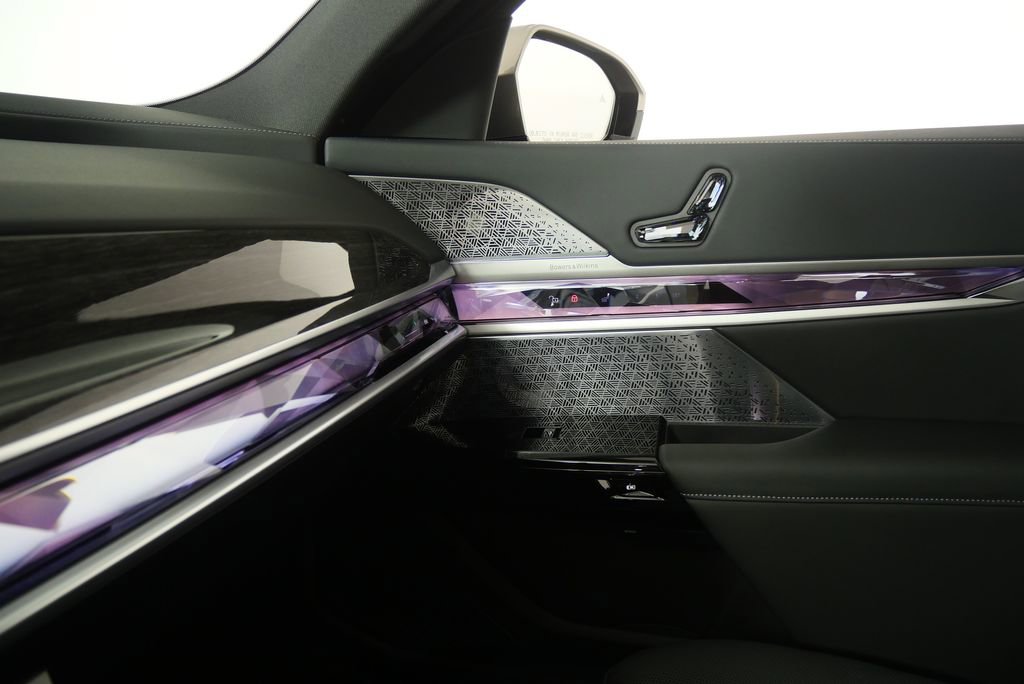 Used 2026 BMW 750e xDrive 750e xDrive w/ Executive Package image 26