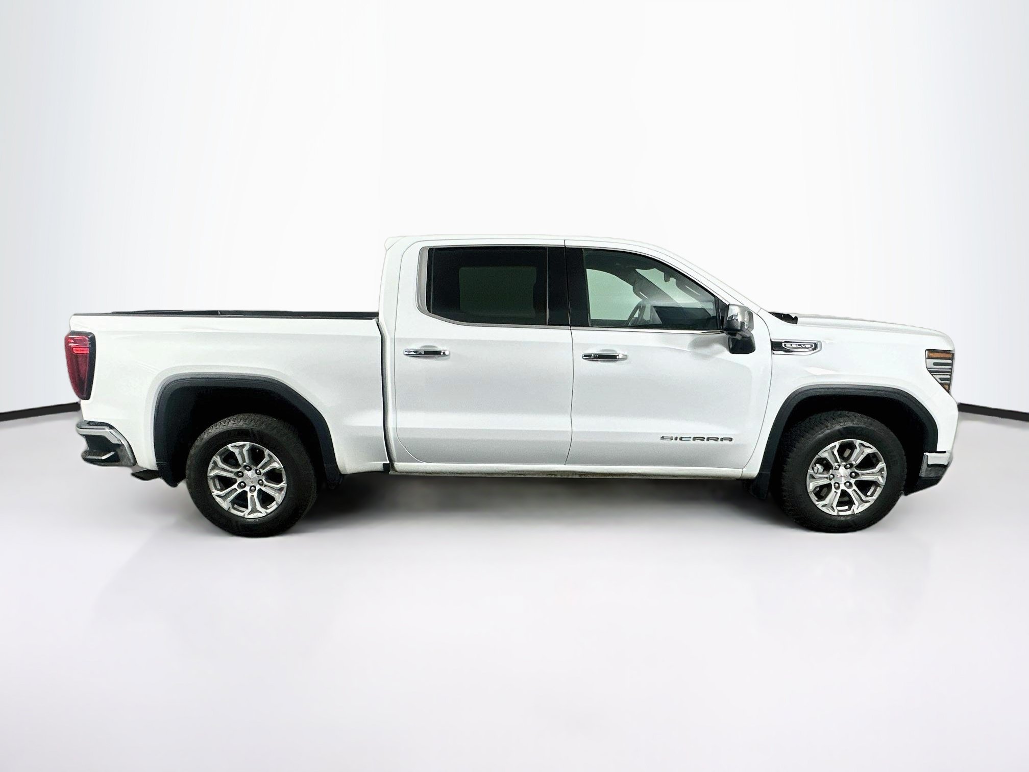Used 2025 GMC Sierra 1500 SLT RWD image 10