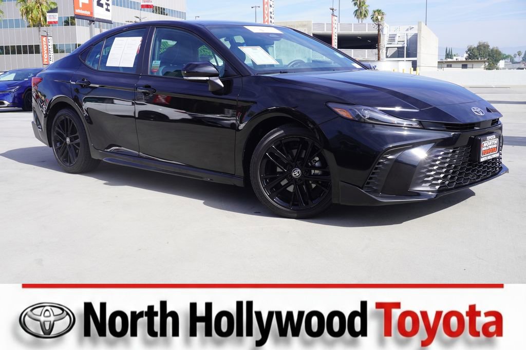 Certified 2025 Toyota Camry SE image 1