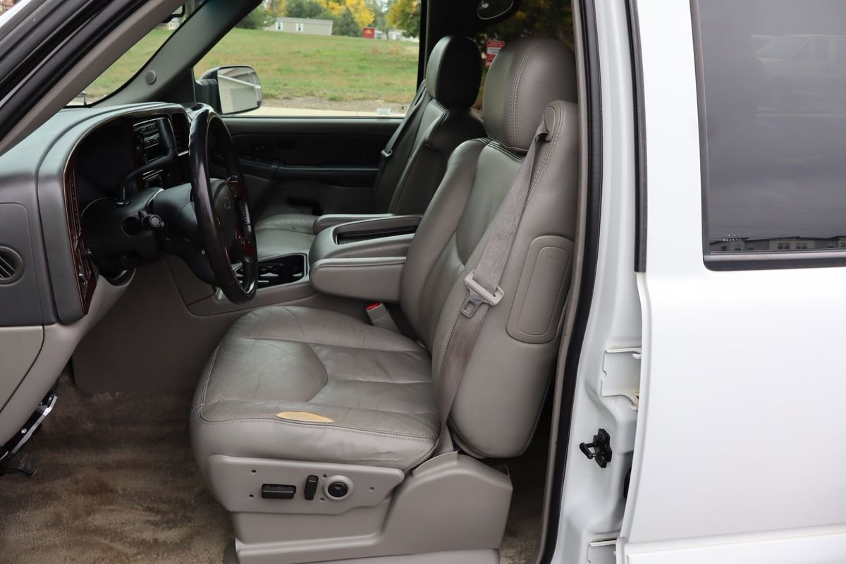 Used 2003 Chevrolet Suburban 2500 LT w/ LT Preferred Equipment Group image 20
