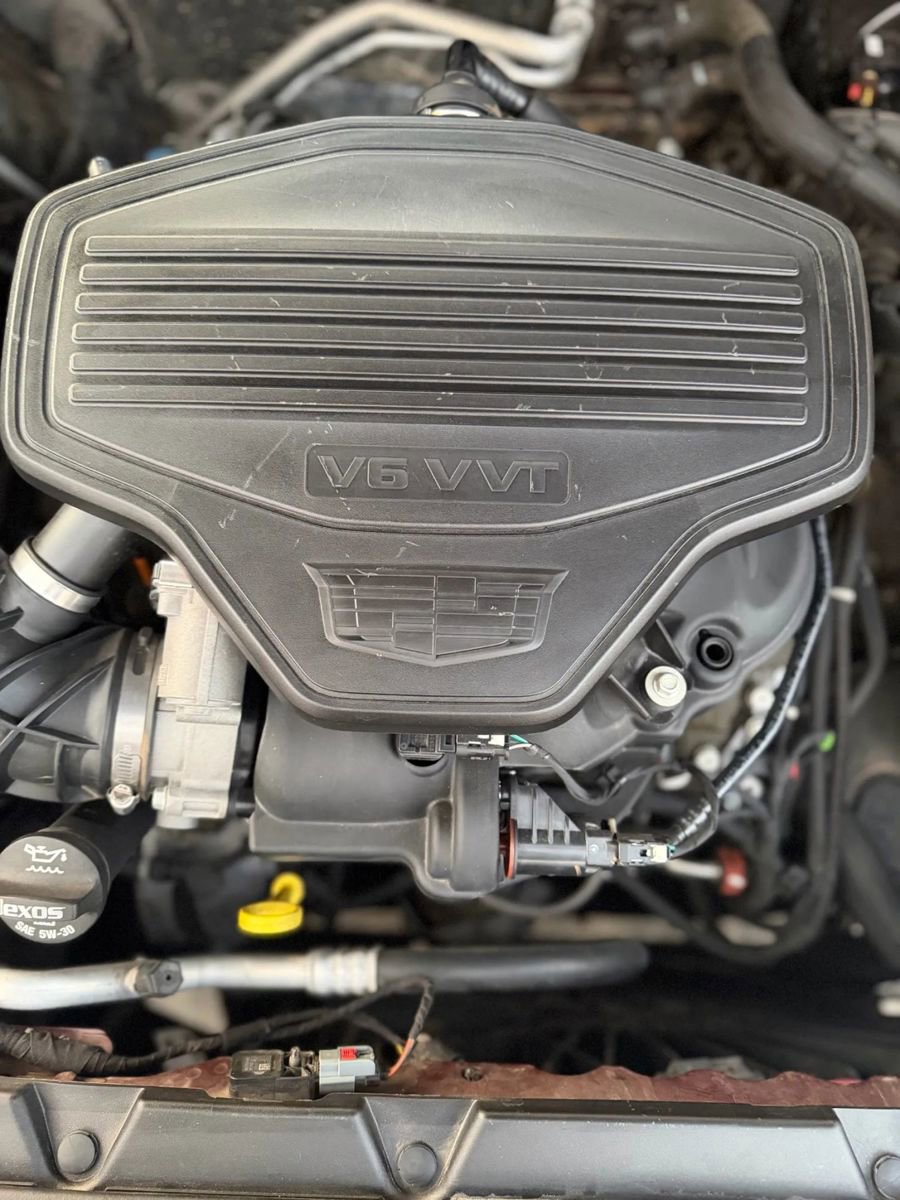 Used 2017 Cadillac XT5 Luxury w/ Driver Awareness Package image 15