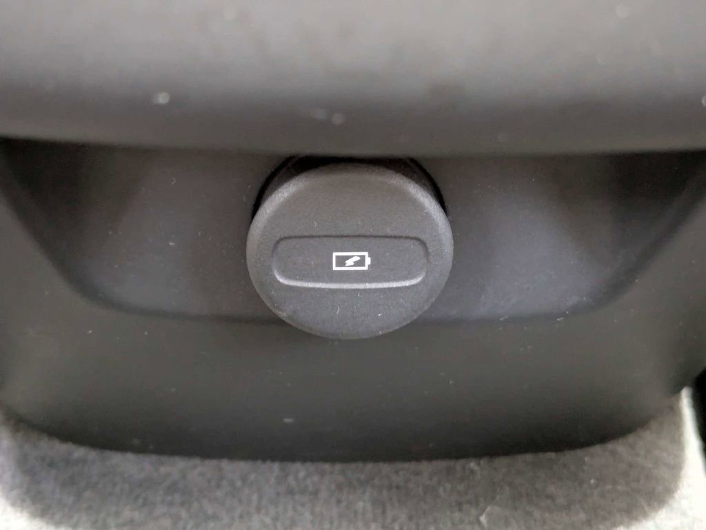 Certified 2022 Volvo XC60 B5 Momentum FWD image 16
