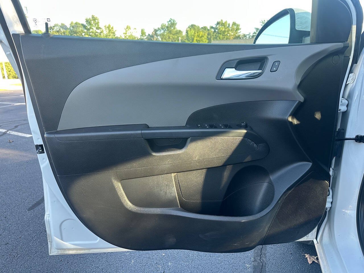 Used 2016 Chevrolet Sonic LT FWD image 12
