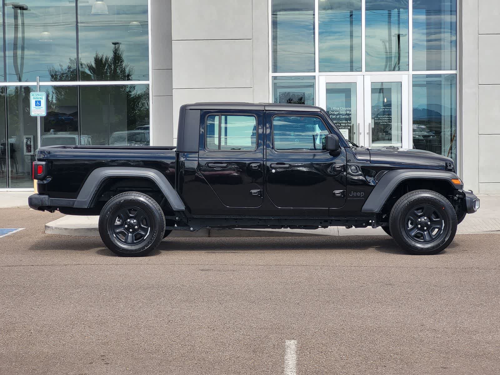 Used 2025 Jeep Gladiator Sport AWD/4WD image 4