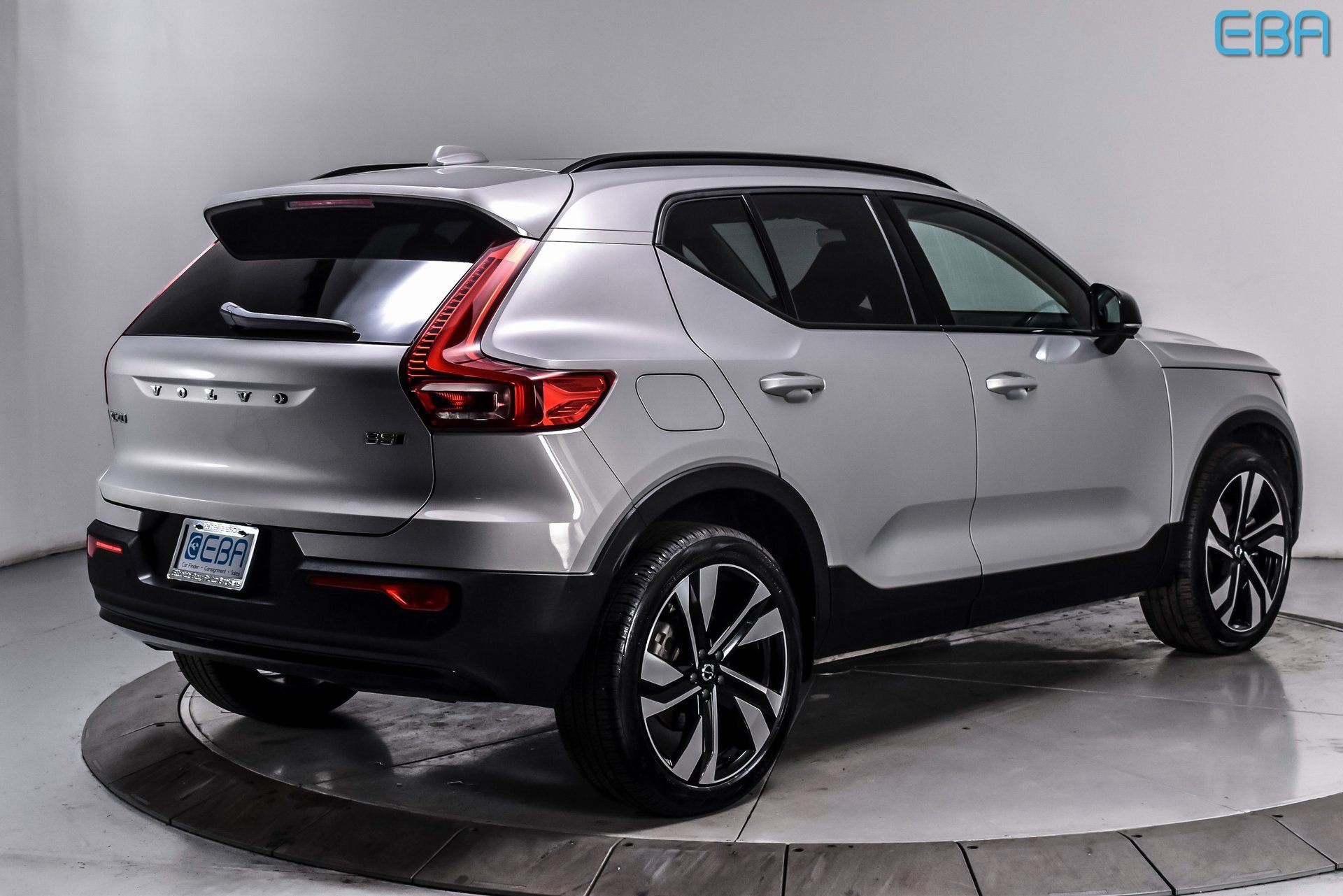 Used 2025 Volvo XC40 B5 Plus image 6