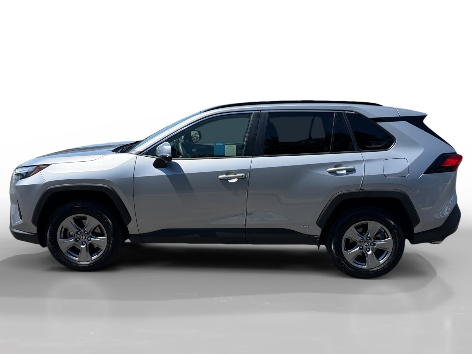 Used 2023 Toyota RAV4 LE AWD/4WD image 2