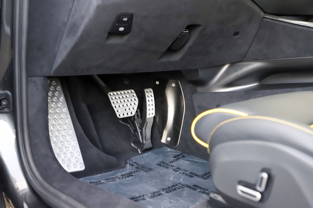 Certified 2025 Ferrari Purosangue image 32