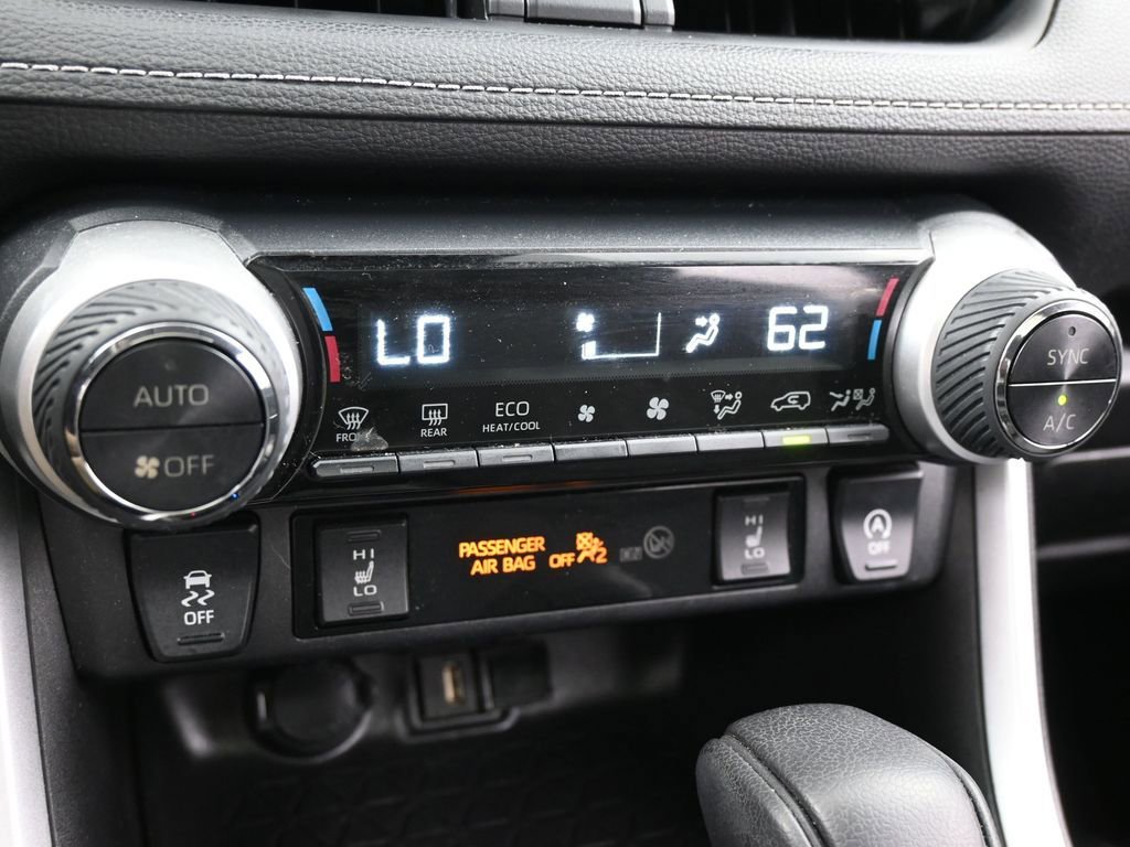Used 2020 Toyota RAV4 XLE w/ Convenience Package image 19