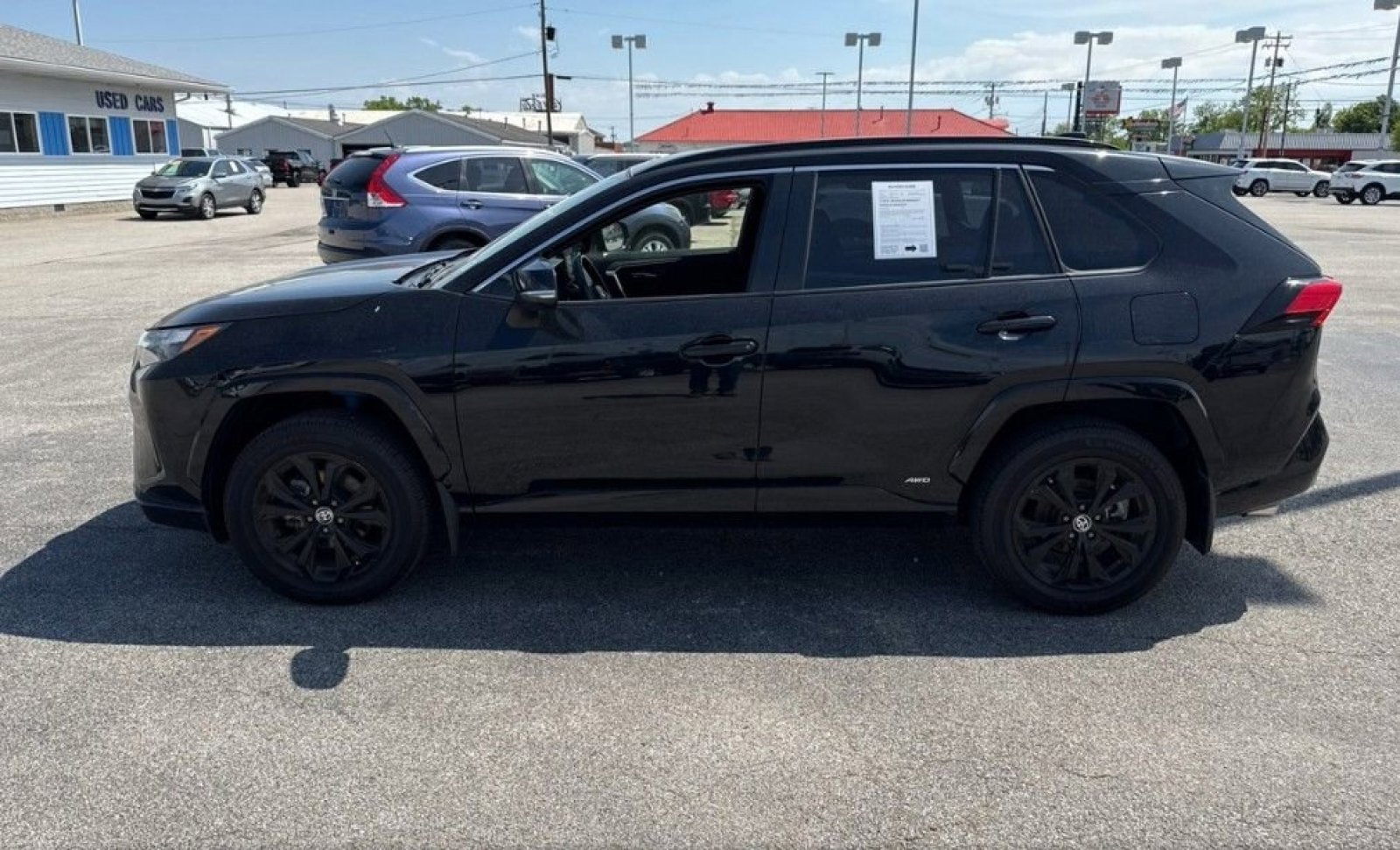 Used 2022 Toyota RAV4 SE w/ SE Grade Weather Package AWD/4WD image 8
