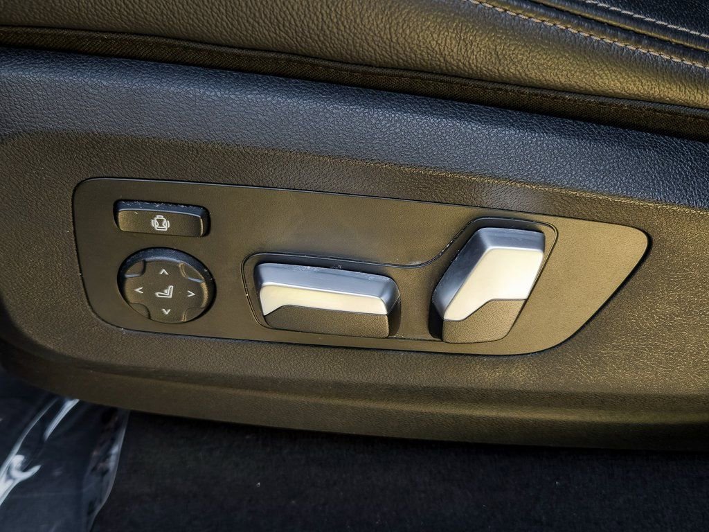 Used 2021 BMW X5 xDrive45e image 12