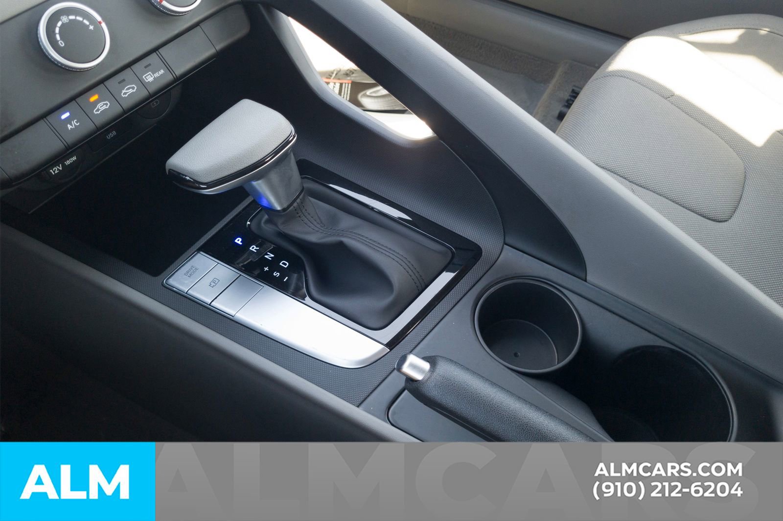 Used 2025 Hyundai Elantra SE image 27