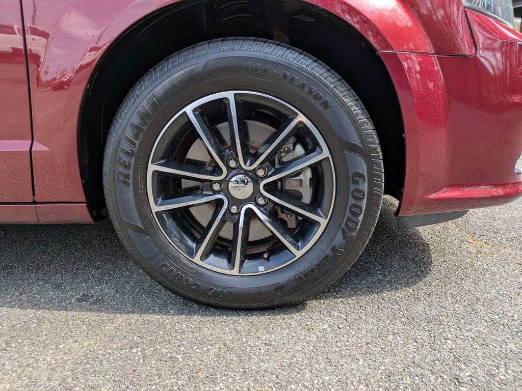 Used 2018 Dodge Grand Caravan SE image 12
