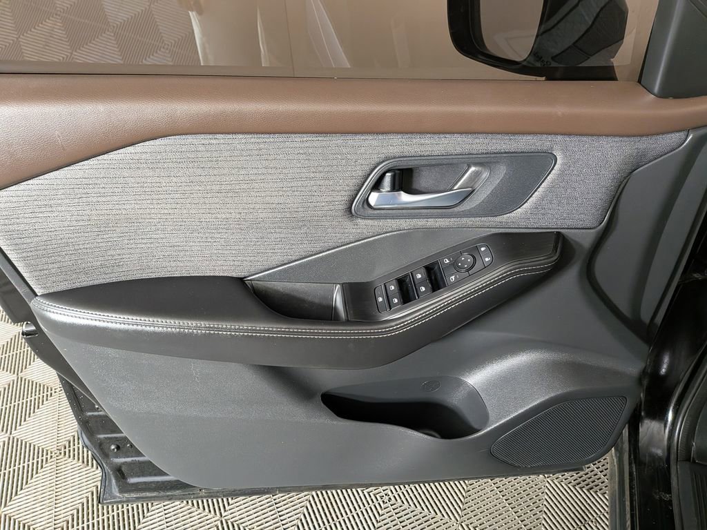 Used 2021 Nissan Rogue SV image 15