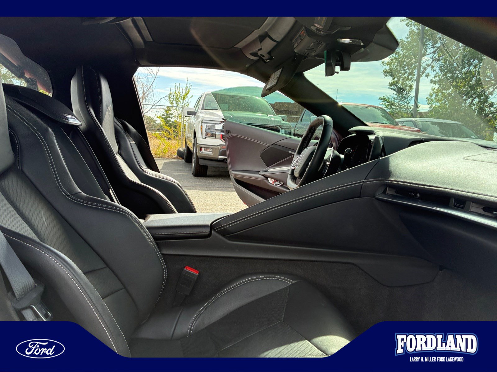 Used 2022 Chevrolet Corvette Stingray Coupe w/ Z51 Performance Package RWD image 17