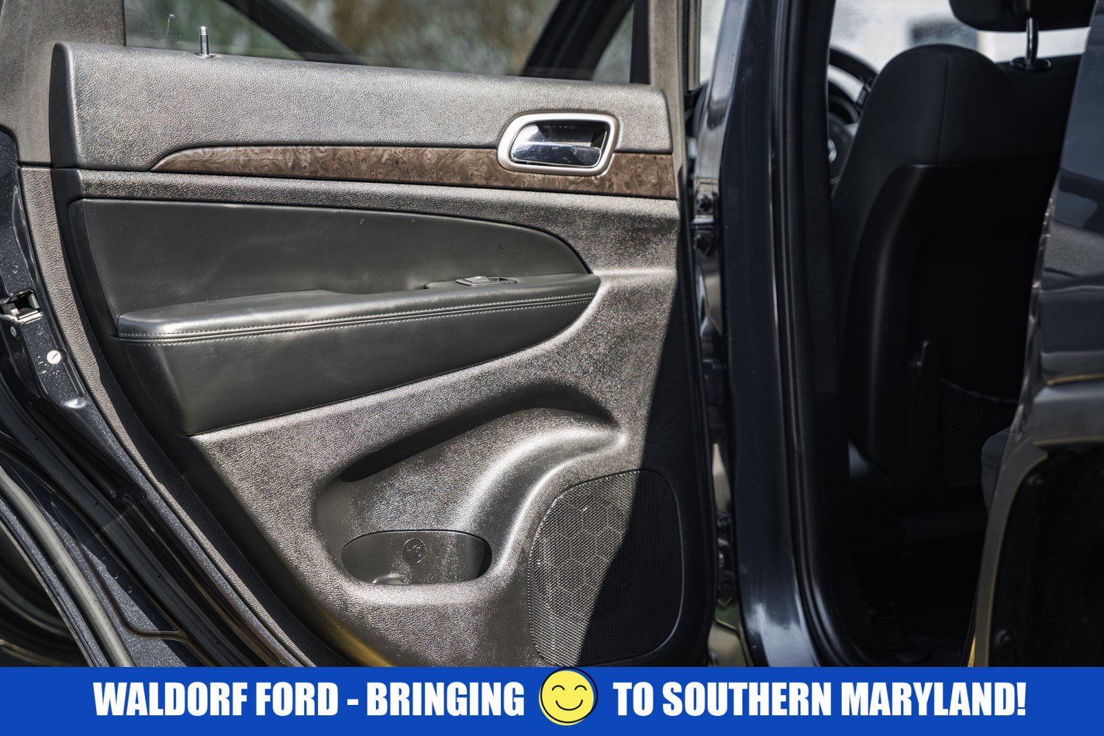 Used 2012 Jeep Grand Cherokee Laredo w/ Laredo E Group image 32