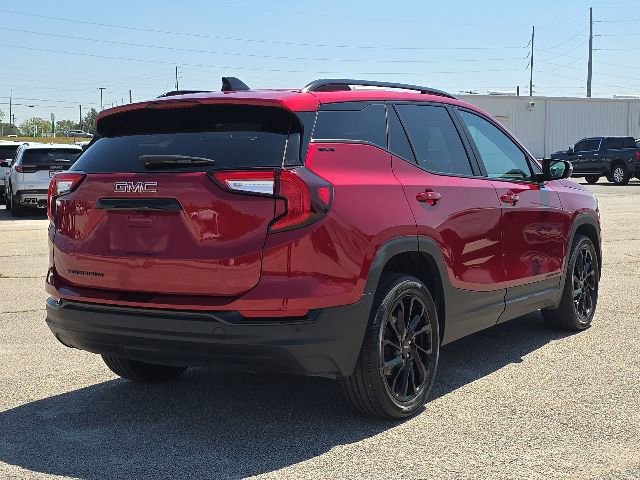 Used 2024 GMC Terrain SLE w/ Driver Convenience Package FWD image 5