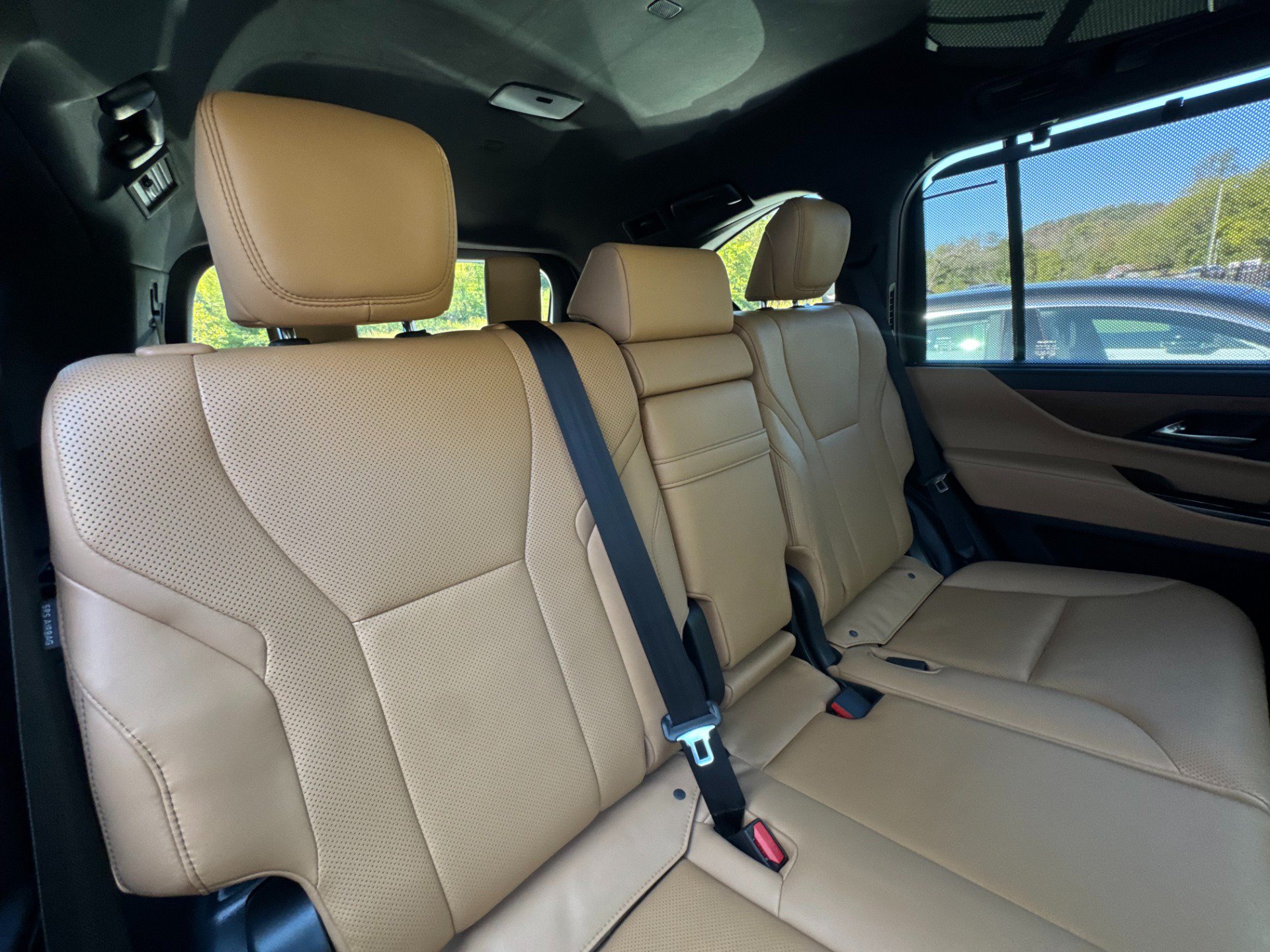 Used 2024 Lexus LX 600 4WD w/ Luxury Package image 38
