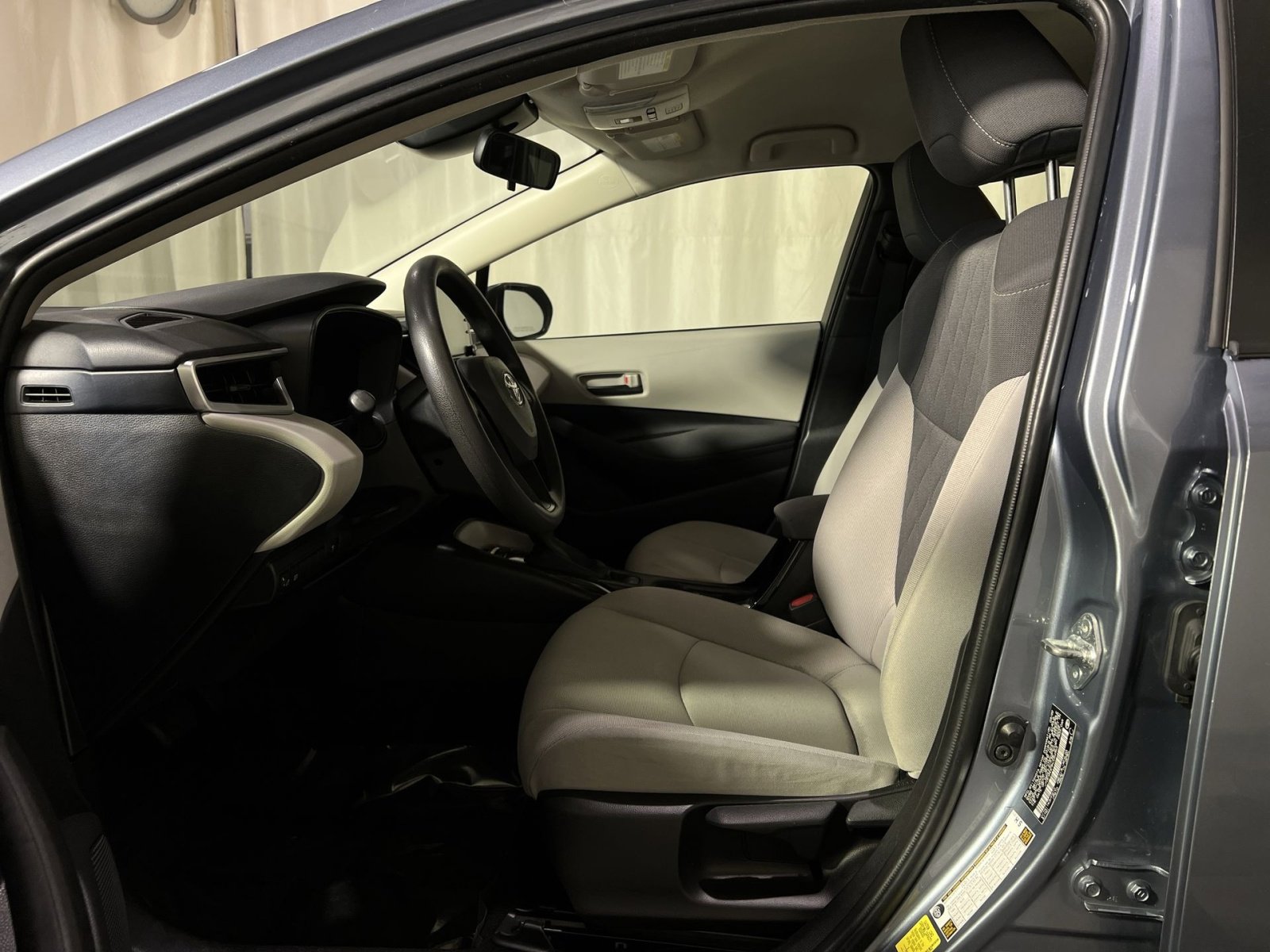 Used 2022 Toyota Corolla LE FWD image 27